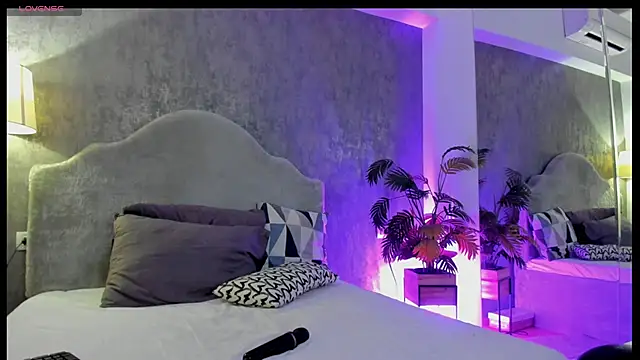 LisaCroft লাইভ XXX চ্যাট