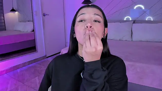 AMMY-CAMM Adlı Modelin Canlı XXX Sohbeti