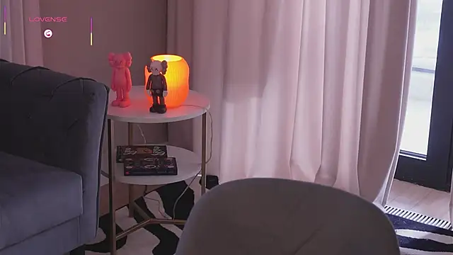 ElvaMell 现场XXX聊天