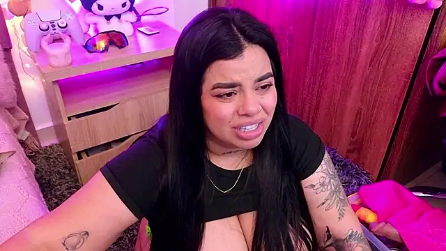 MiahJoness Adlı Modelin Canlı XXX Sohbeti