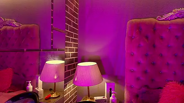 AdelaineBest élő XXX-chatje