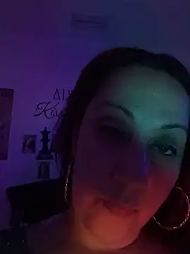 DeeLight124 webkamerás műsora