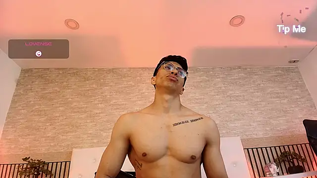 ApoloCruz live XXX chat