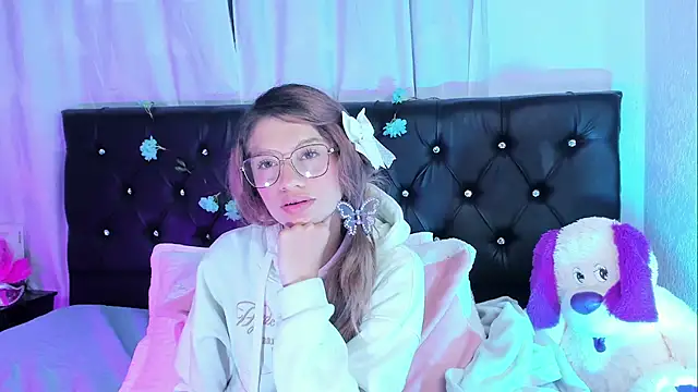 Show modela Sofiia_cute_ na web-kameri