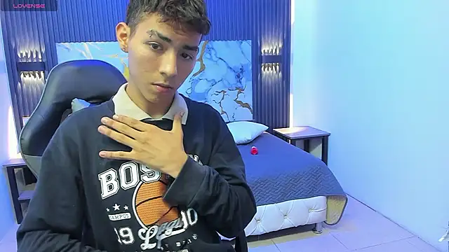 TaylerMiles' Live XXX Chat