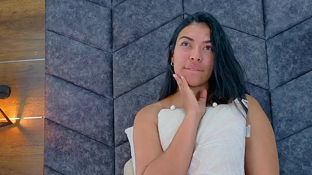 Czat XXX na żywo – RiriiBrunette__