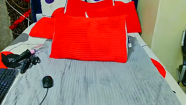 THESHORTQUEEN live XXX chat