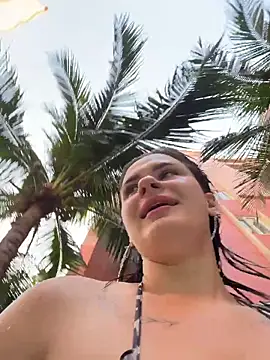 MiraReachのライブXXXチャット