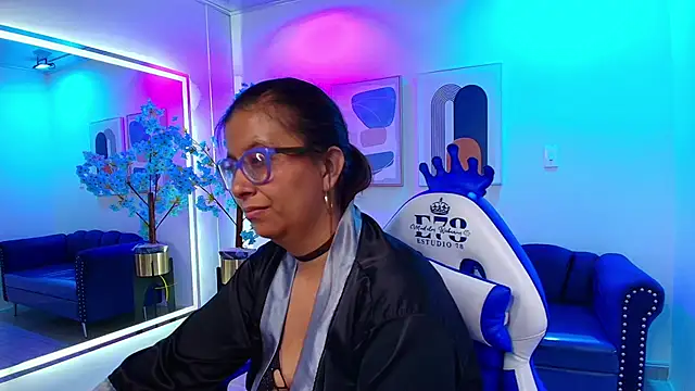 Amber__rouge Chat XXX in diretta