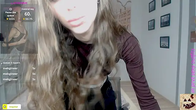 EmmyGreans live XXX chat