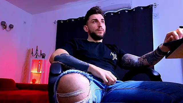 MightyAaron66 Adlı Modelin Canlı XXX Sohbeti