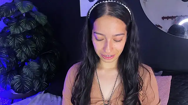 XXX chat uživo modela Noaah25_