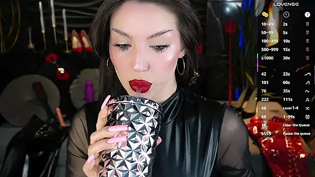 XXX chat uživo modela MistressDarsy