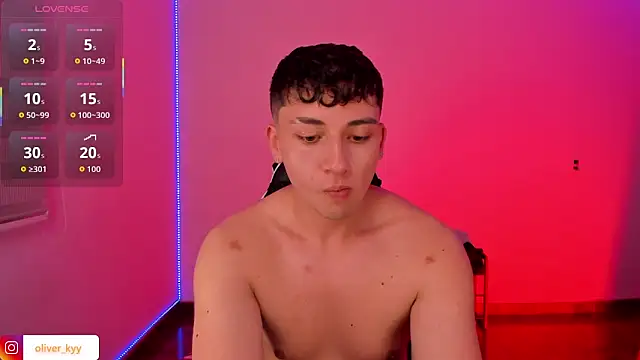 Онлайн чат XXX oliver_kyy