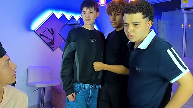 Houseofwarriosのウェブカメラショー