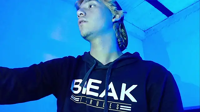 Онлайн чат XXX CrisotpherMoretti