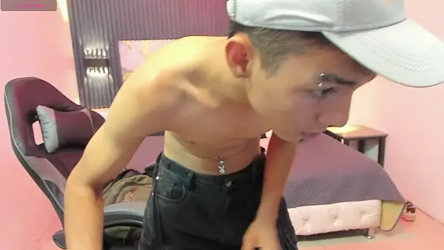 TaylerMiles: онлайн-секс-чат