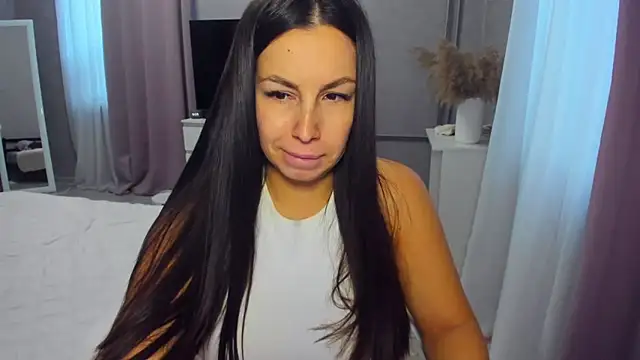 AvisFlowers Adlı Modelin Canlı XXX Sohbeti