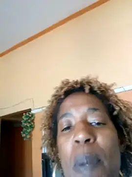 GOODHEARTEDWOMAN-911 Show in webcam