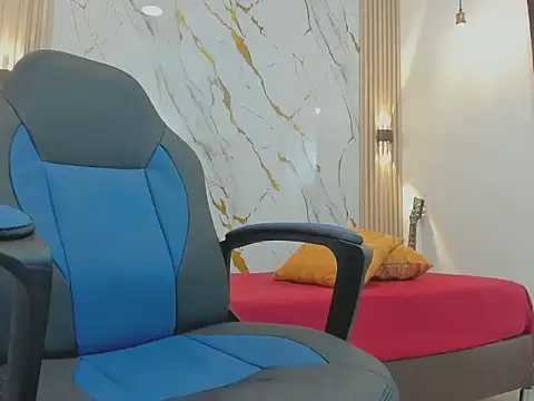 Enzo_Turner: онлайн-секс-чат