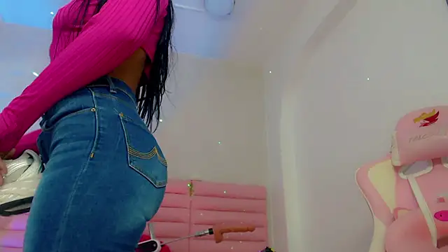 estefany_squirt1's Webcam Show