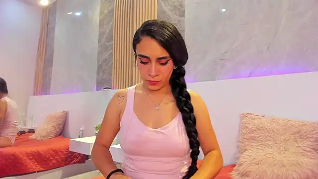 PamelaRed_ Adlı Modelin Canlı XXX Sohbeti