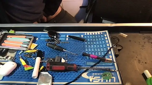 SinlessFreedom7: διαδικτυακό σόου στην κάμερα