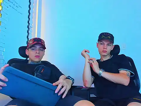 Pertunjukan Kamera Web Thomas-Wil