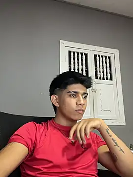 Thiago_Olsen: διαδικτυακό σόου στην κάμερα