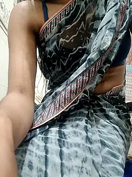 Heena-curvy: διαδικτυακό σόου στην κάμερα