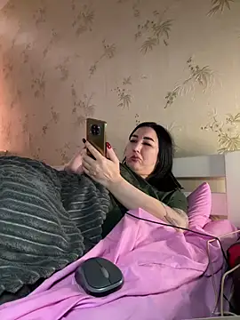 Naughtbaby_2025: онлайн-секс-чат