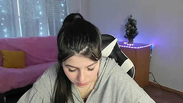 دردشة KisaModel الجنسية المباشرة