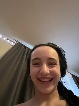 MiaTee: онлайн-секс-чат