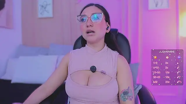 lucy_neil's Live XXX Chat