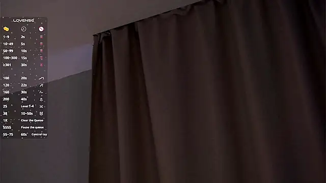 EffieHenri live XXX chat