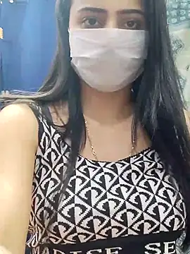 Ivymybae: διαδικτυακό σόου στην κάμερα