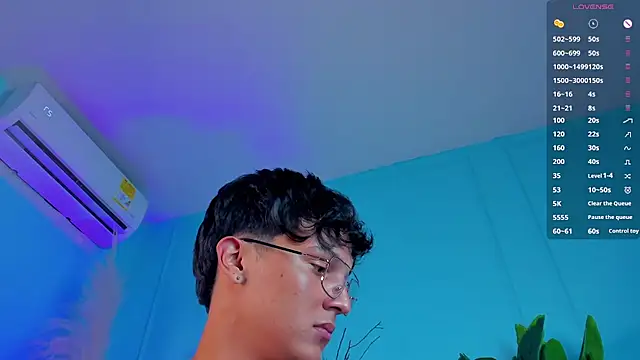 Leo_Savage_ live XXX chat