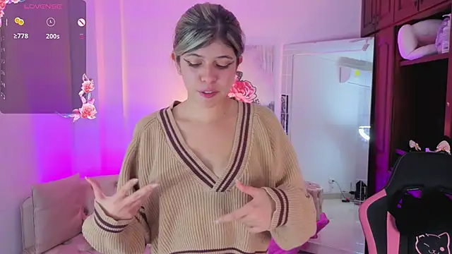 NATAASHA___ Adlı Modelin Canlı XXX Sohbeti