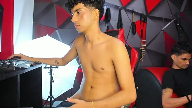 Pokazy przed kamerką – Hot_Boys_Without_Limits