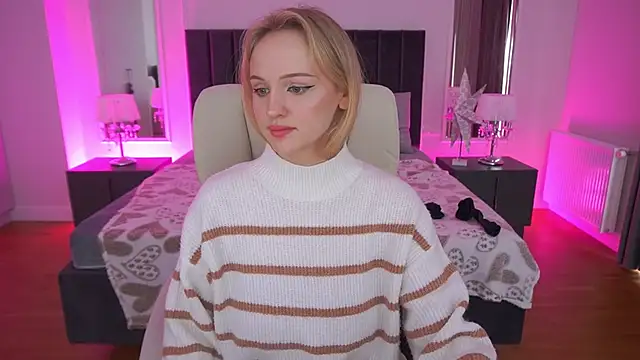 Show modela LylaYeess na web-kameri