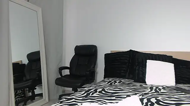 Layla23a Chat XXX live