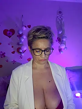 BellaBellaHot 即時 XXX 聊天