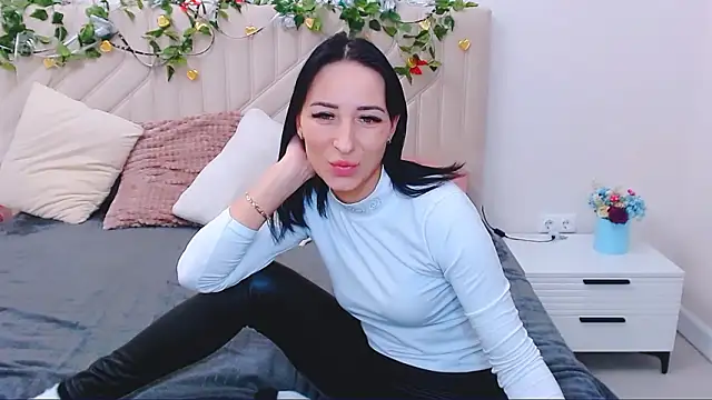 BURNING-BRUNETKA live XXX chat