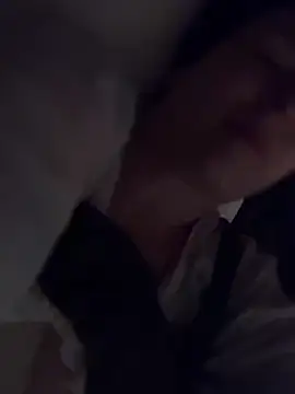 CUMFOREVERY1nTitTiES2 élő XXX-chatje