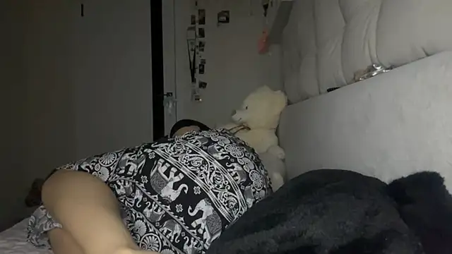 AriaMeire: онлайн-секс-чат