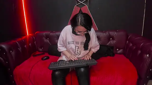 Scarlett_14_'s Live XXX Chat