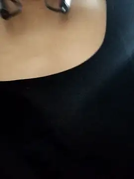 Kiritika_1: διαδικτυακό σόου στην κάμερα