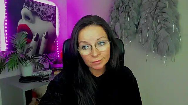 HelenLuxx Adlı Modelin Canlı XXX Sohbeti