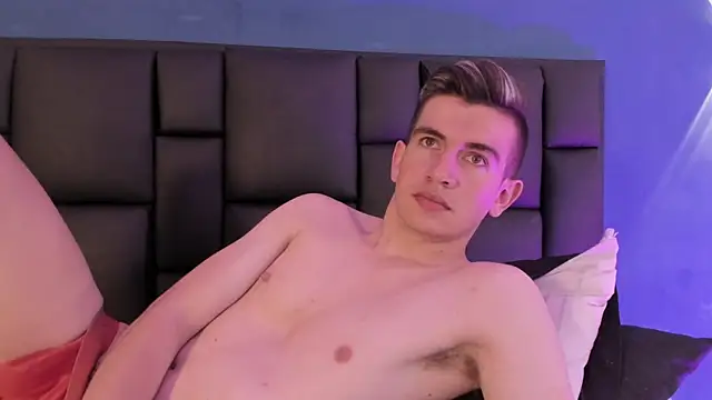 MikaelSlow 现场XXX聊天