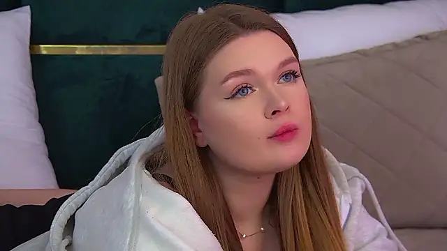 CrystalLyons élő XXX-chatje